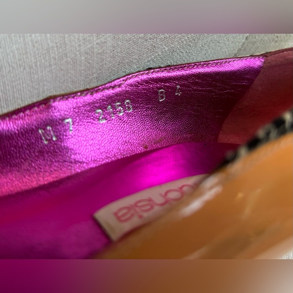 Emanuel Ungaro Fuchsia Vintage heels Size M7. - Picture 6 of 7
